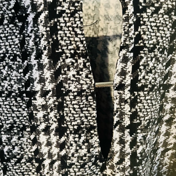 MK FLARE SLEEVES TOP - Picture 4 of 7